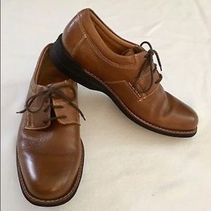 JOHNSTON & MURPHY CAMEL LEATHER OXFORDS 10.5